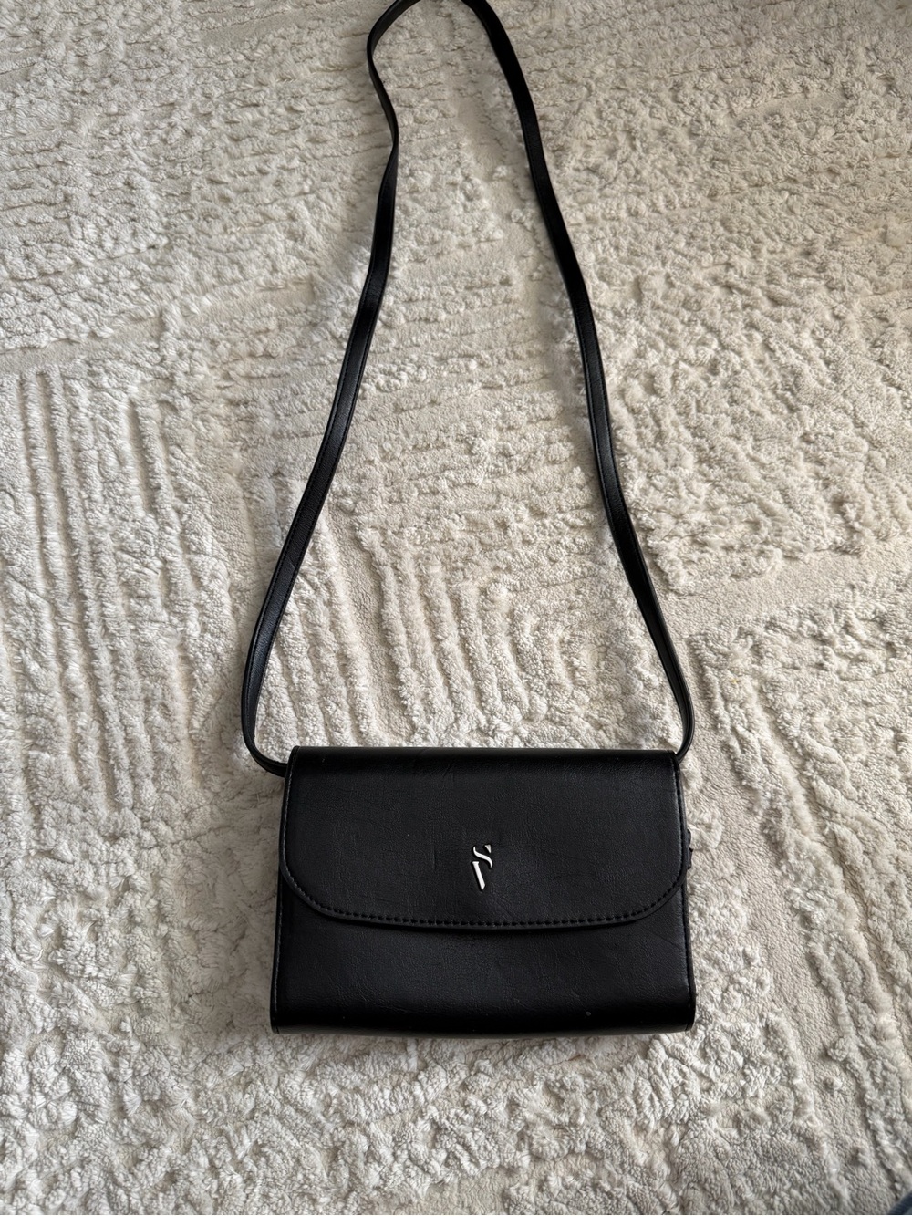 Simply Vera Wang Black Crossbody Leather Shoulder Bag